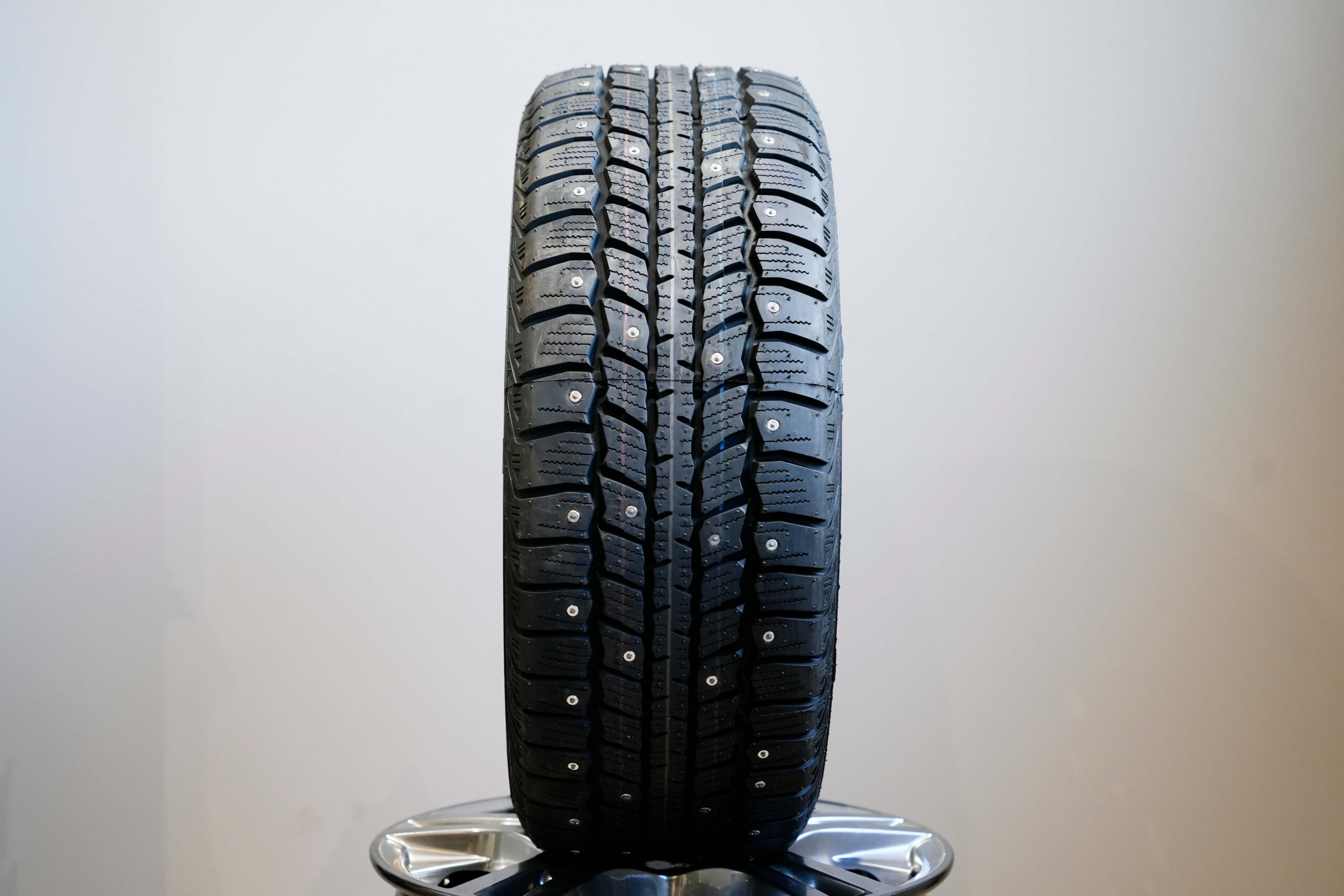 Nastarengas 195/50 R13C M+S - Image 2