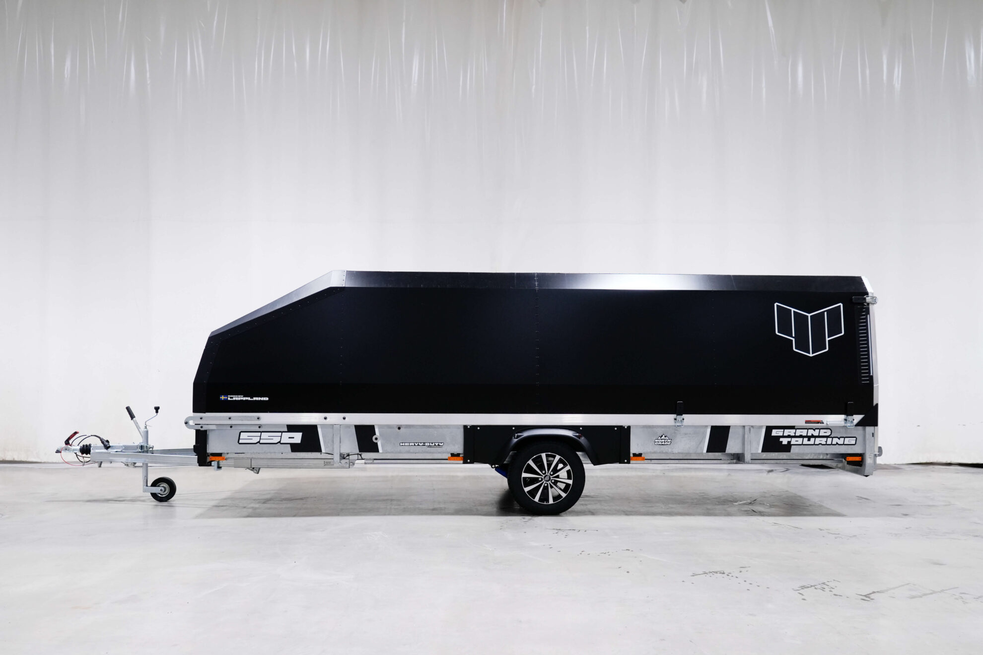 North Grade 550TXi Inline Grand Touring 1350 kg (550 x 185 cm) kuomukärry