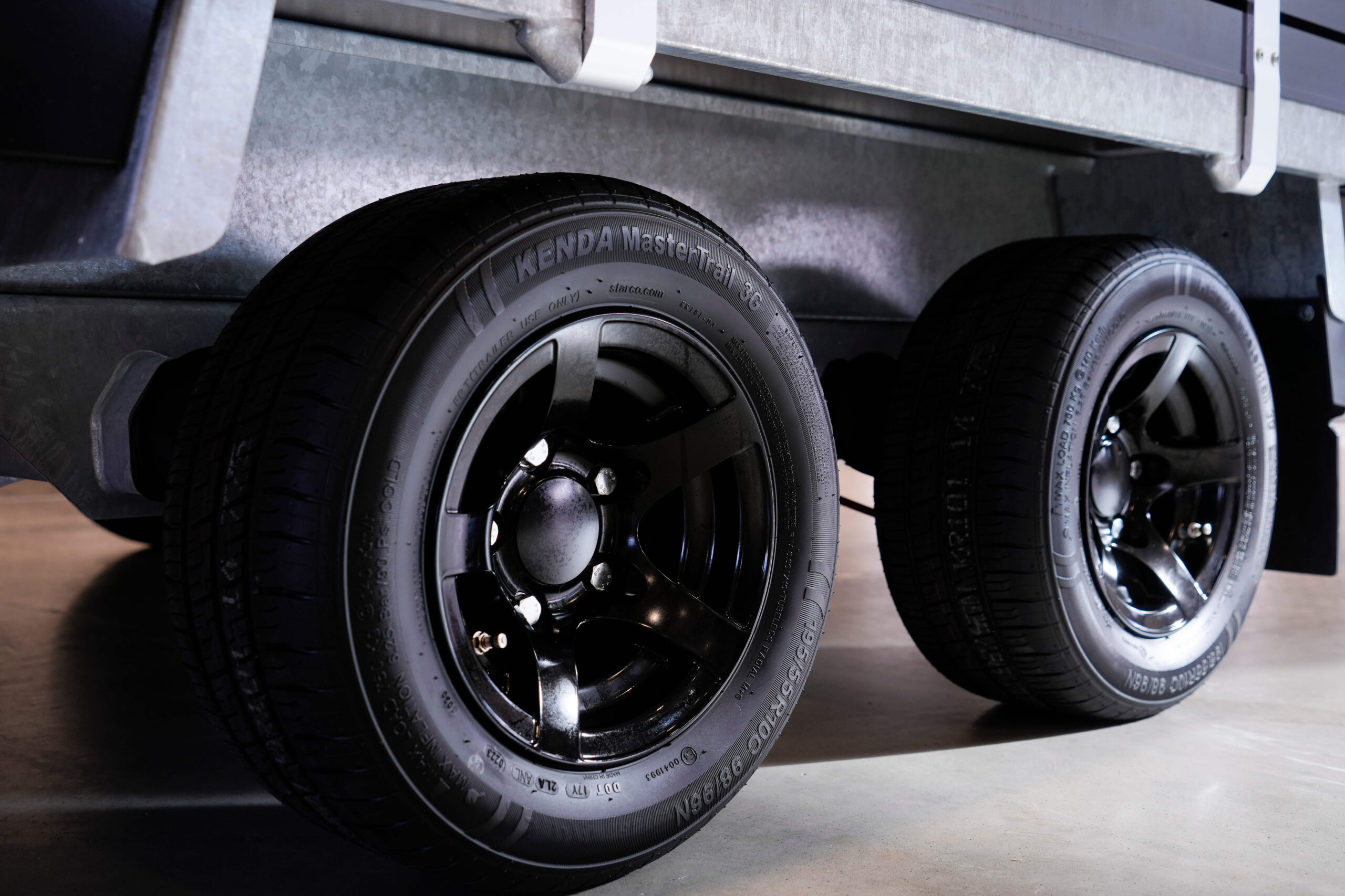 Kitkarengas 195/55 R10C m+s (mattamusta) (alu) - Image 3