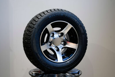 Nastarengas 195/55 R10C m+s (musta/kiiltävä) (alu)