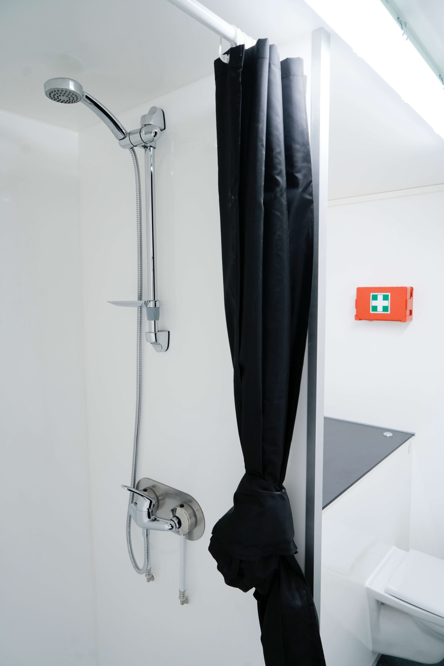 Alro siirrettävä suihkullinen WC (S218) - Image 22