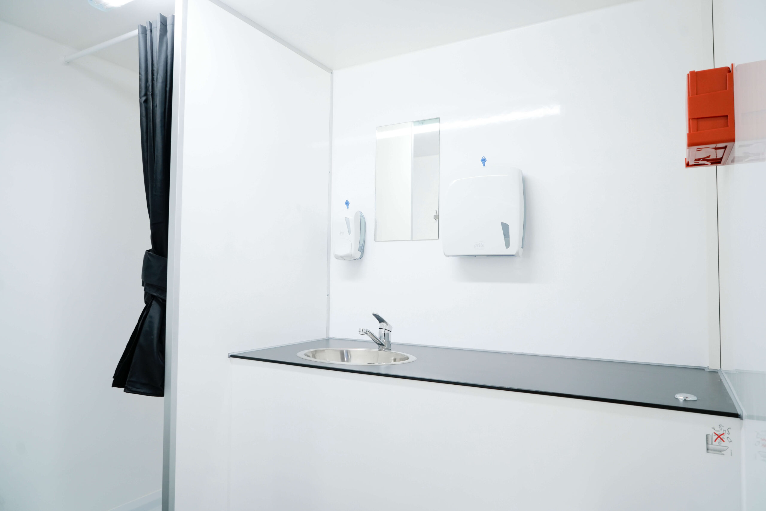 Alro siirrettävä suihkullinen WC (S218) - Image 14