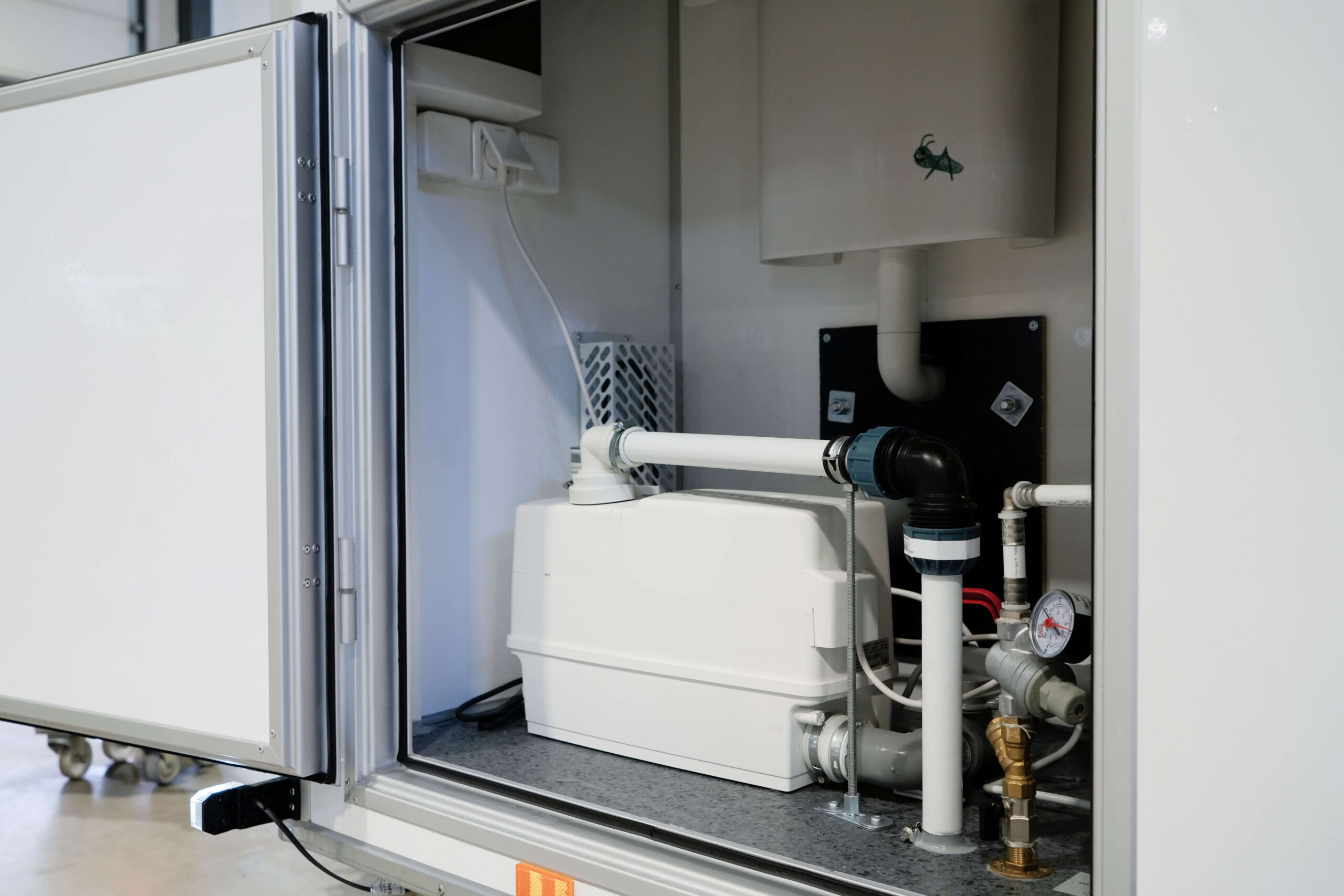 Alro siirrettävä suihkullinen WC (S218) - Image 9