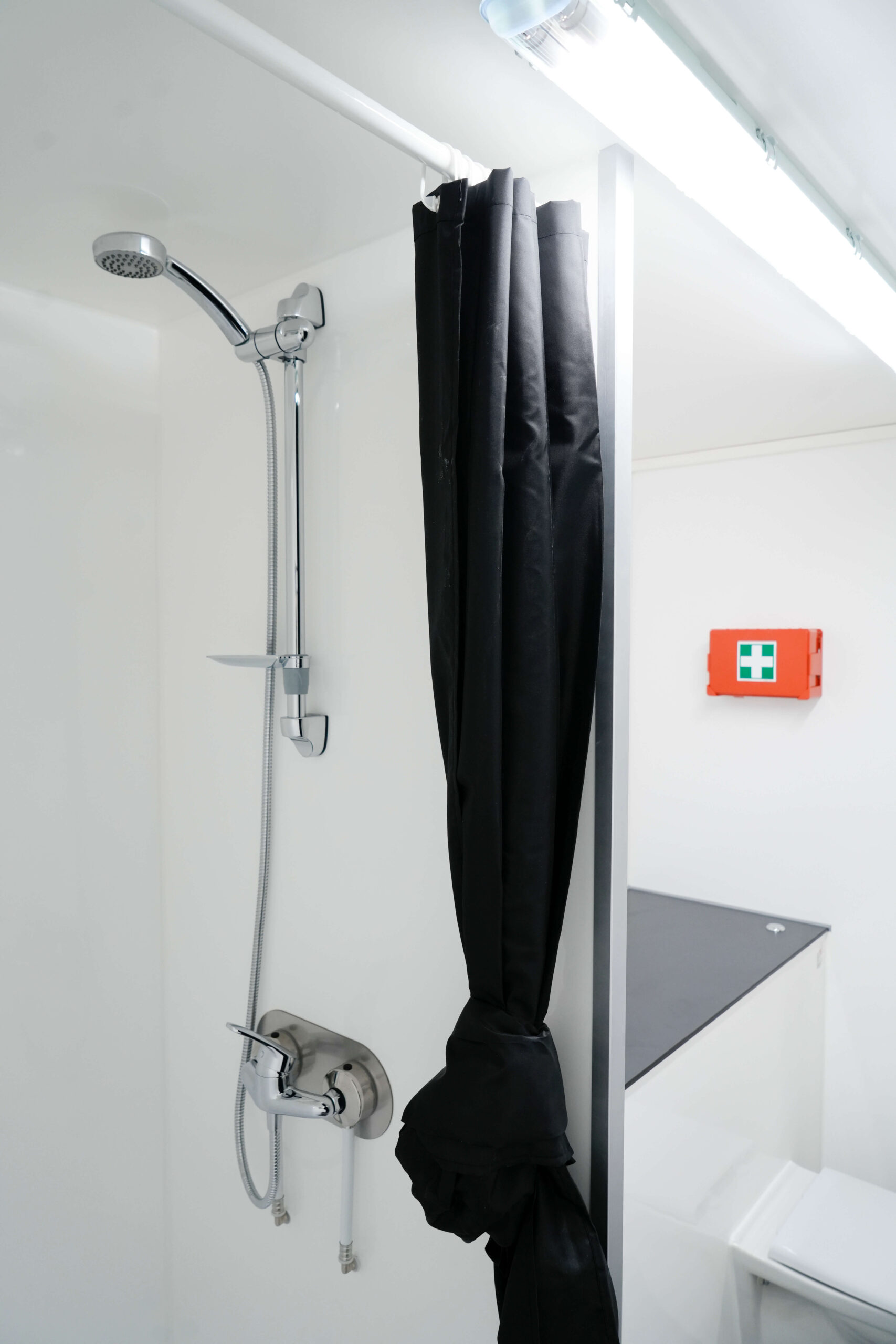 Alro siirrettävä suihkullinen WC (S218) - Image 20