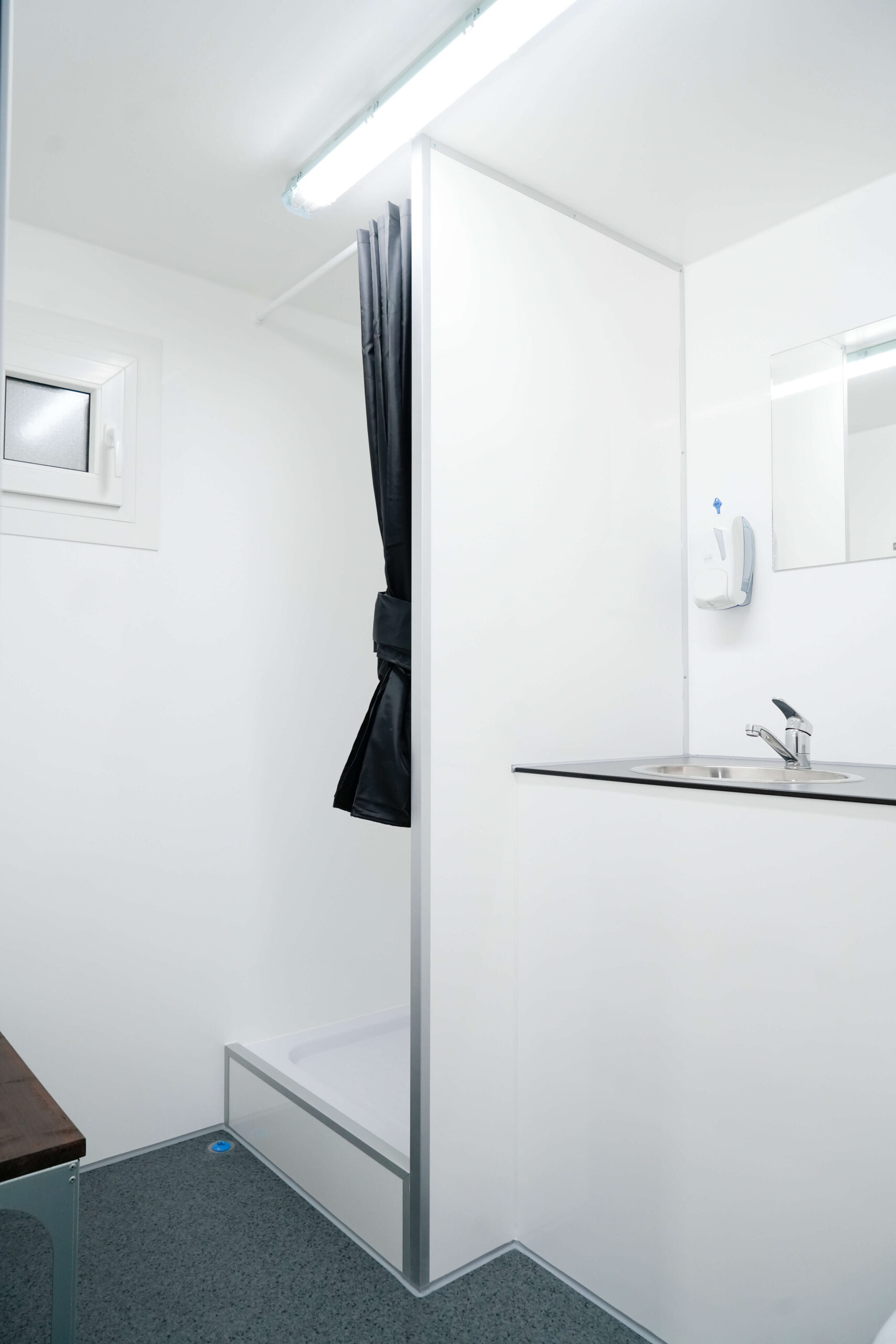 Alro siirrettävä suihkullinen WC (S218) - Image 18