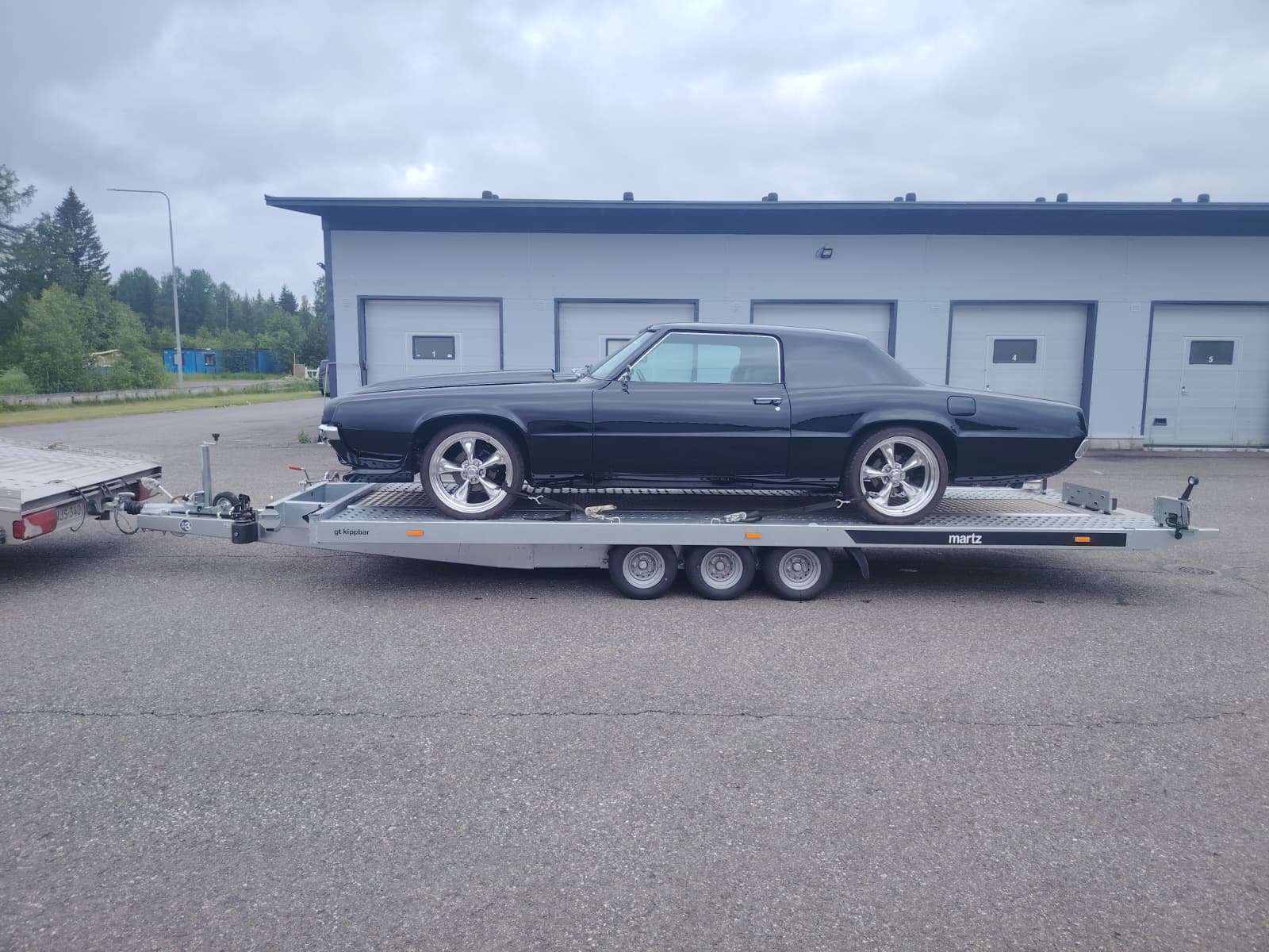 MARTZ GT Kippbar ALU 3500kg (580 x 209 cm) autotraileri hydraulisella käsikipillä.