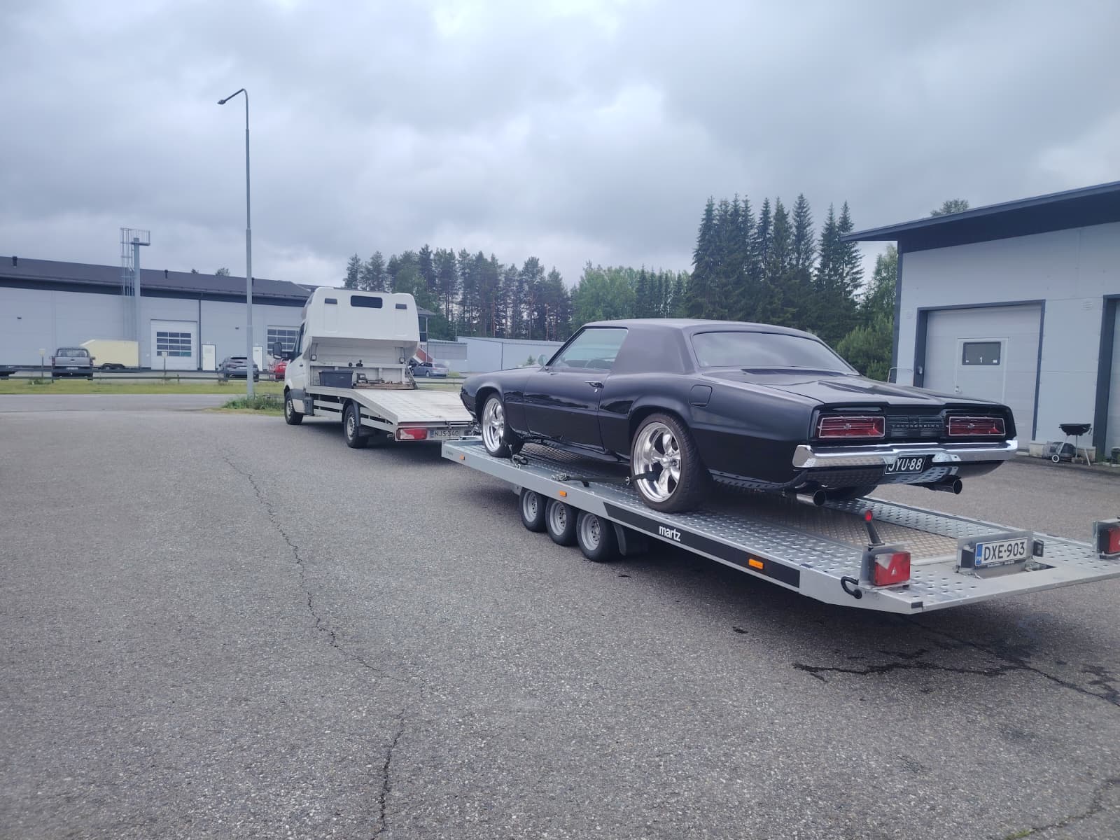 MARTZ GT Kippbar ALU 3500kg (580 x 209 cm) autotraileri hydraulisella käsikipillä.