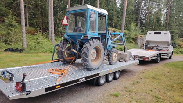 MARTZ GT Kippbar ALU 3500kg (580 x 209 cm) autotraileri hydraulisella käsikipillä.