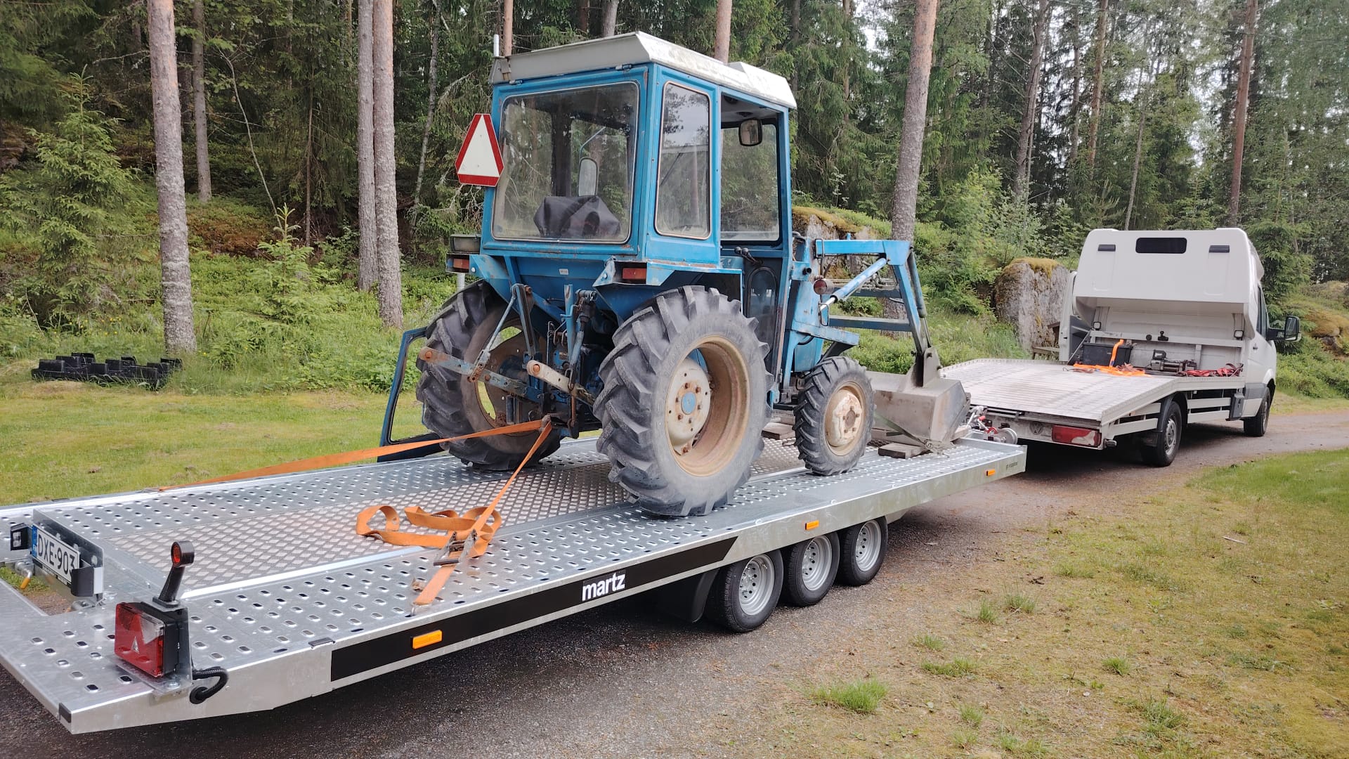 MARTZ GT Kippbar ALU 3500kg (580 x 209 cm) autotraileri hydraulisella käsikipillä.